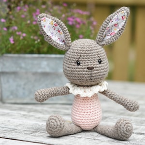 PATTERN Lace collar bunny crochet pattern, amigurumi pattern, bunny pattern, amigurumi bunny, crochet bunny, DIY image 1