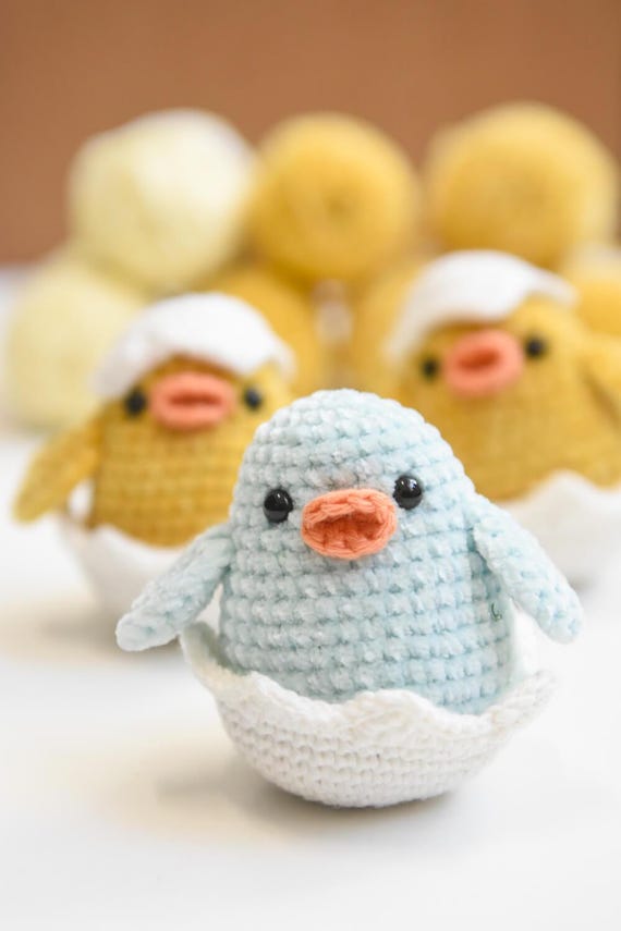 あみぐるみイースターひよこ – 卵の殻の中の小さなひよこ（PDFパターン