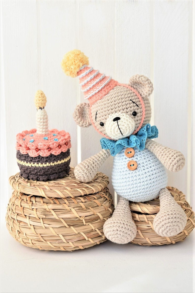 Amigurumi bear pattern Birthday bear and yummy cake crochet pattern, pdf tutorial, lilleliis design, DIY image 1