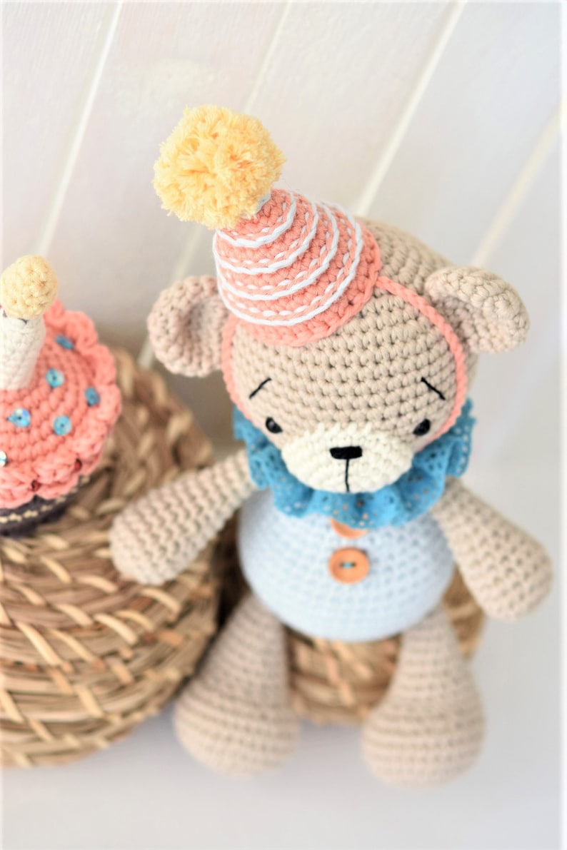 Amigurumi bear pattern Birthday bear and yummy cake crochet pattern, pdf tutorial, lilleliis design, DIY image 4