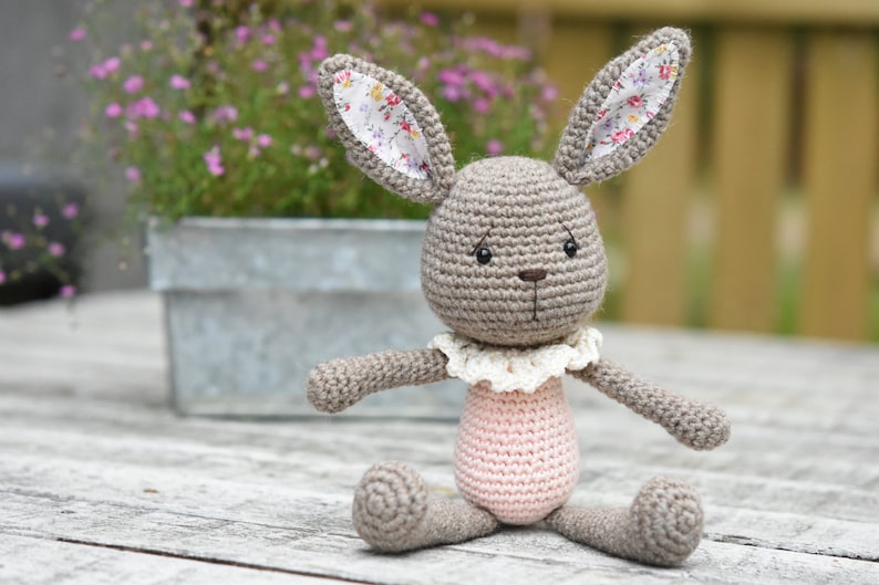 PATTERN Lace collar bunny crochet pattern, amigurumi pattern, bunny pattern, amigurumi bunny, crochet bunny, DIY image 1