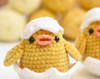 Amigurumi de Pintinho da Páscoa em Crochê – Pintinho em uma Casca de Ovo (Padrão em PDF)