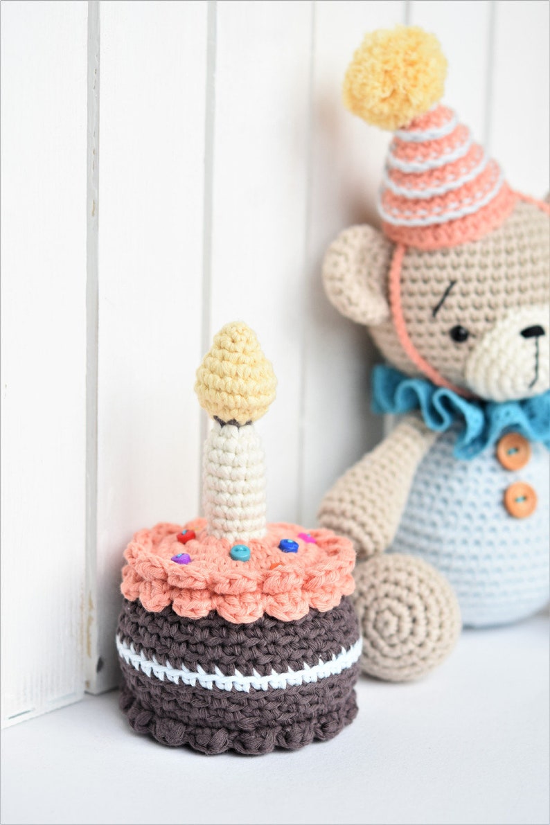 Amigurumi bear pattern Birthday bear and yummy cake crochet pattern, pdf tutorial, lilleliis design, DIY image 9