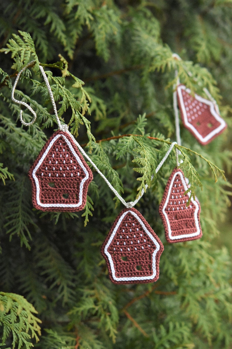 PATTERN Gingerbread house ornament crochet pattern, Christmas ornaments, home decorations, crochet ornaments, gift wrapping, DIY image 9