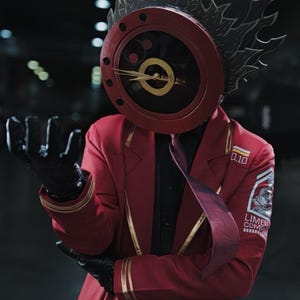 以下が含まれることがあります： 赤いコスプレ衣装を着た人物。時計の文字盤のようなヘッドピースと、金色のトリムが付いたお揃いの赤いジャケット。コスチュームには黒い手袋と黒いシャツが含まれます。ヘッドピースの上部には炎のようなデザインがあります。