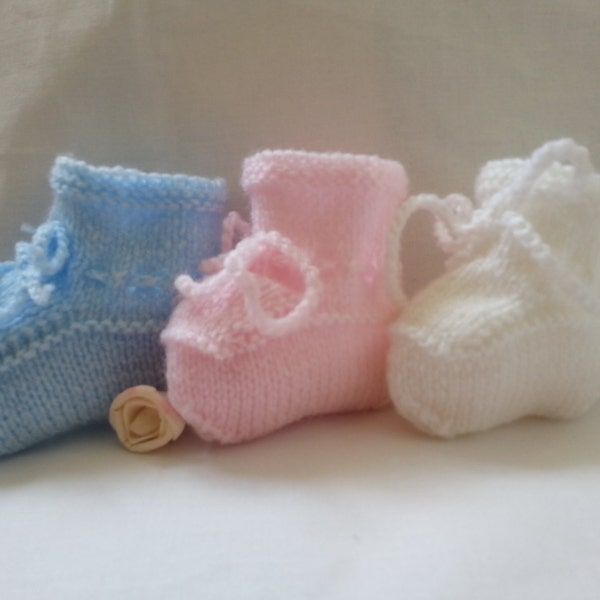 Baby Booties Hand Knitted White or Pale Blue or Pale Pink Newborn or 0 to 3 months or 6 Months Boy Girl Unisex UK Seller stay on feet Devon