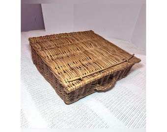 Woven Wicker Picnic Basket with Fastening Rod and Hinged Lid Farm Cottage
