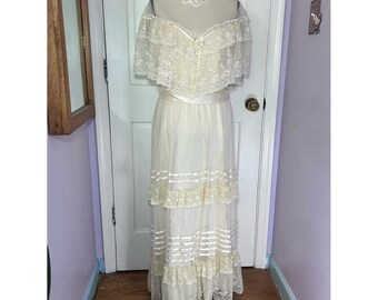 Vintage Alfred Angelo Lace and Pearled Tiered Boho Wedding Dress Size 8
