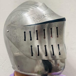 Dark Soul Unisex Warrior Steel Helmet | Elegant Medieval Armor for LARP, Cosplay & Reenactments | Medieval Close Knight Helmet