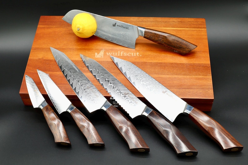 Santoku Damascus messenset – 6-delig inclusief broodmes en koksmes | 67 lagen handgesmeed Damascusstaal afbeelding 2
