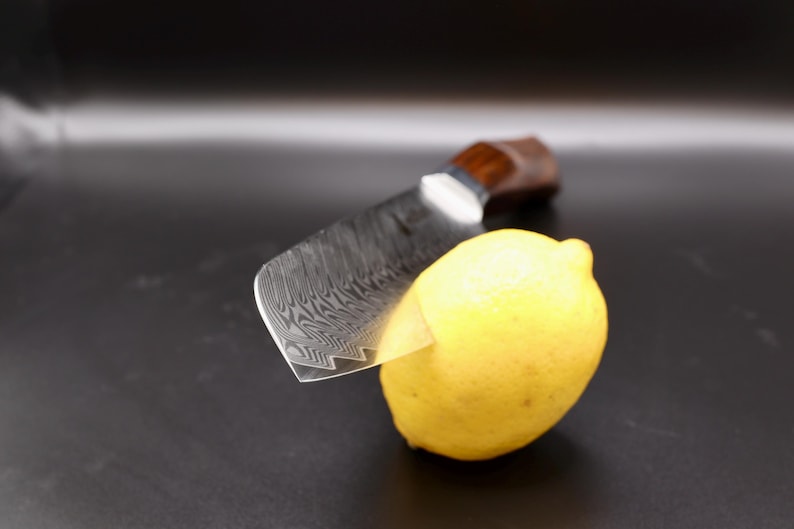 Santoku Damascus messenset – 6-delig inclusief broodmes en koksmes | 67 lagen handgesmeed Damascusstaal afbeelding 9