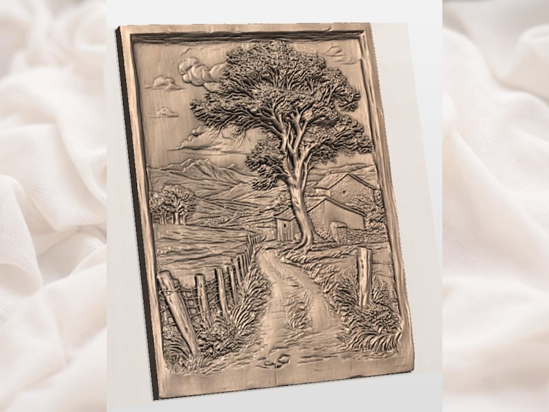K&ouml;nnte beinhalten: Bronze farbene Reliefschnitzerei, die eine l&auml;ndliche Landschaft darstellt. Die Szene zeigt einen gro&szlig;en Baum, einen Feldweg, einen Zaun, ein Haus und sanfte H&uuml;gel unter einem bew&ouml;lkten Himmel. Das Kunstwerk ist mit einem einfachen Rahmen versehen.