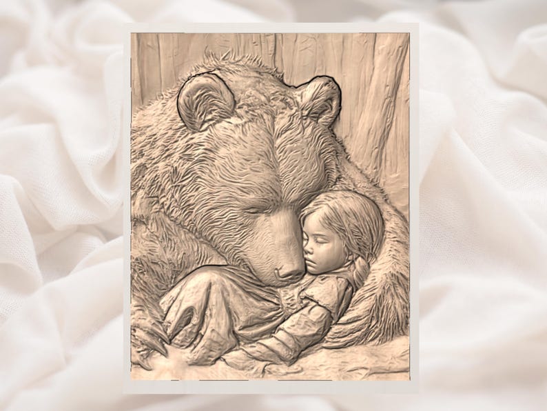 Op de afbeelding: Sepia-getinte illustratie toont een kind dat zich tegen een grote beer aan nestelt. De vacht van de beer is getextureerd en het kind draagt een kledingstuk met lange mouwen. De afbeelding roept een gevoel van comfort en bescherming op, geschikt voor kinderkamerdecoratie.
