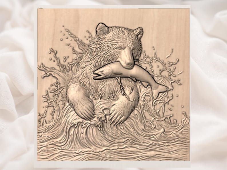 Peut inclure: Sculpture en bois repr&eacute;sentant un ours attrapant un poisson dans une rivi&egrave;re. L'ours est sculpt&eacute; en d&eacute;tail, avec des &eacute;claboussures d'eau et de fourrure. Le poisson est tenu dans la gueule de l'ours. La sculpture est dans un cadre carr&eacute;.