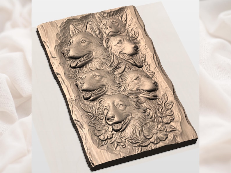 Puede incluir: Un detallado relieve de madera que presenta los rostros de varios perros, con diferentes expresiones, rodeados de elementos florales. La obra de arte es en tonos marrones y beige, con forma rectangular.
