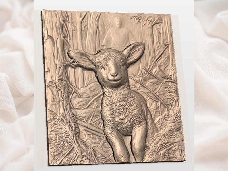 Puede incluir: Escultura en relieve detallada de un cordero en un entorno forestal. El cordero es el punto focal, con una expresi&oacute;n serena. El fondo presenta una figura y &aacute;rboles, todo renderizado en un tono c&aacute;lido y terroso. La obra est&aacute; enmarcada.