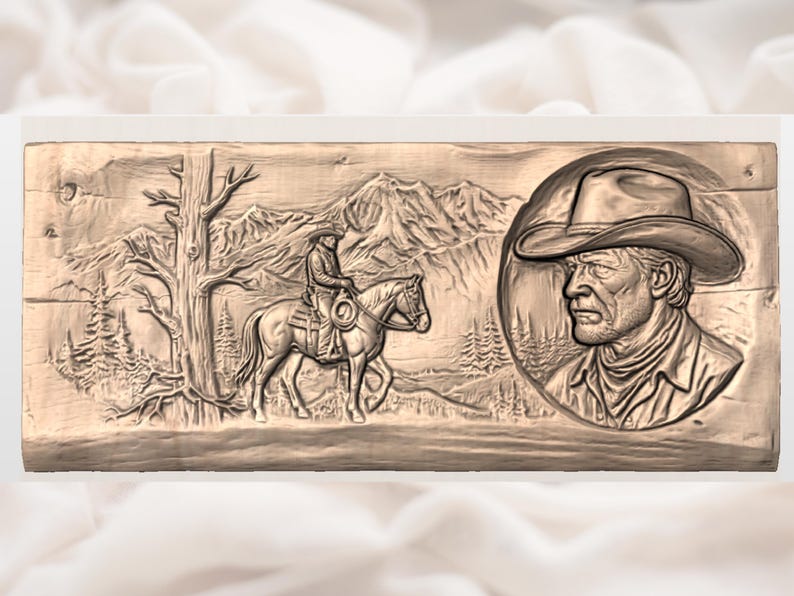 Pu&ograve; includere: Intaglio in legno che raffigura un cowboy a cavallo in un paesaggio montuoso, con un ritratto di un cowboy con cappello. L'intaglio &egrave; nei toni del marrone e del beige, con texture dettagliate.