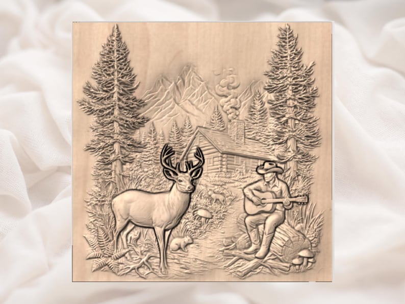 K&ouml;nnte beinhalten: Holzreliefschnitzerei, die eine ruhige Waldszene darstellt. Ein Hirsch steht in der N&auml;he eines Weges, der zu einer H&uuml;tte f&uuml;hrt, mit einem Mann, der Gitarre spielt. Der Hintergrund zeigt B&auml;ume, Berge und einen rauchenden Schornstein.