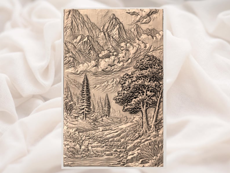 Op de afbeelding: Een gedetailleerd reli&euml;fsnijwerk toont een berglandschap met bomen, wolken en een rivier. Het kunstwerk is in bruin- en beigetinten en toont een serene natuursc&egrave;ne. De snijwerk is rechthoekig en lijkt van hout of een vergelijkbaar materiaal te zijn.