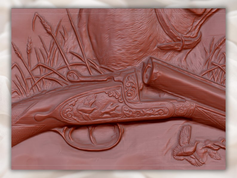 Op de afbeelding: Een gedetailleerd reli&euml;fsnijwerk in een roodbruine tint, dat een jachtsc&egrave;ne uitbeeldt. Het kunstwerk toont een dubbelloops jachtgeweer met ingewikkelde gravures, samen met elementen uit de natuur zoals tarwe en een vogel in vlucht. Het thema suggereert jagen of buitenactiviteiten.