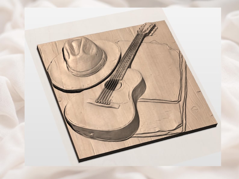 Op de afbeelding: Houten reli&euml;fsnijwerk met een cowboyhoed, akoestische gitaar en een opgevouwen overhemd. Het kunstwerk is in bruin- en beigetinten, met gedetailleerde texturen en schaduwen. De gitaar heeft zes snaren en een klankgat.