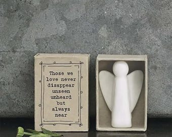 Ángel de porcelana en caja de cerillas con mensaje sentimental / Regalo de East of India para expresar cariño