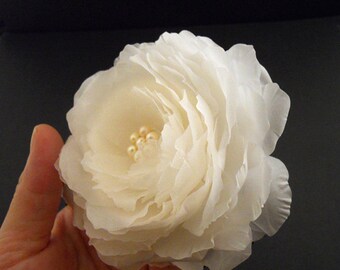 Bridal Hair Comb, Bridal Hair Piece, Ivory Peony Wedding Hair Comb,Wedding Hair Pin, Flower Hair Clip Bridal Hair Accessory,Freshwater Pearl