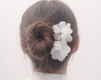 Pure Silk Flower Bridal Hair Pins, Handmade Wedding Hair Accessories, Pearl Floral Hair Pins, Ivory White Bridal Hairpiece Set of 2