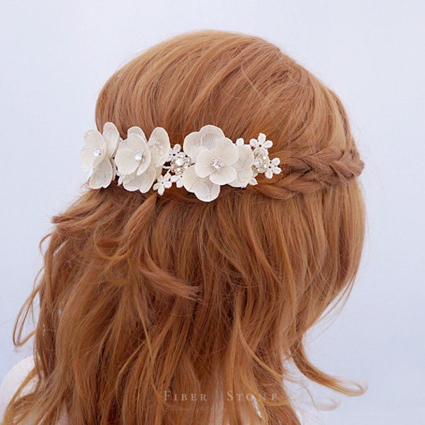 Handmade Flower Bridal Lace Comb, Lace Floral Bridal Headpiece, Lace Wedding Headband Vintage Style Comb, 3D Flower Wedding Comb Swarovski