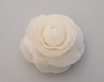 Camellia White Flower Brooch Pin – Elegant Ivory Floral Accessory