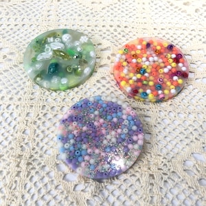 Random Colorful Resin Bead Fidget Pad – Fun Pick, Pop and Peel Sensory Pad for Stress Relief, Relaxation and Anxiety Relief Gift