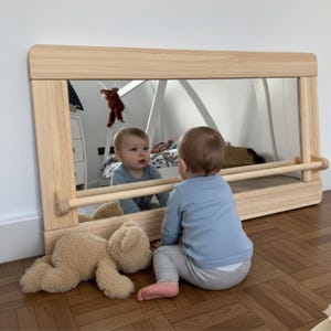 モンテッソーリ幼児用ミラー：懸垂バー付き安全アクリルミラーで運動発達を促進