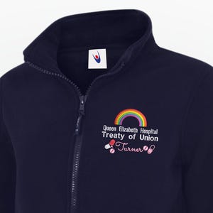 Anpassad broderad fleecejacka för sjuksköterskor med monogram, uniformjacka för läkare och sjuksköterskor, personlig namnjacka för sjuksköterskor, present till sjukvårdspersonal