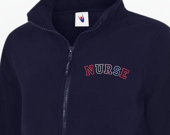 Giacca da donna con zip intera e ricamo per infermiera, giacca con zip per infermiera professionale (RN), uniforme per personale medico, regalo di laurea per studentessa di infermieristica, giacca da infermiera per donna