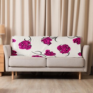 Pink Rose Print Throw Blanket – Elegant Floral Silk Touch Cozy Bed & Sofa Blanket
