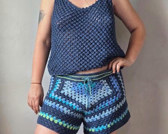 Pantalones cortos de ganchillo hechos a mano: Pantalones cortos veraniegos azules estilo boho de abuela (tallas L-XL)