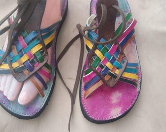 Handgefertigte mehrfarbige Ledersandalen - Boho Style Huarache Sandalen für Damen - Marokkanisches Kunsthandwerk
