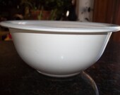 White with Clear Glass Bottom, Pyrex 322, 1 Quart 1 Liter Nesting Mixing Bowl
