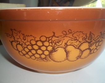 Old Orchard AKAFruit 403 Vintage Pyrex Nesting Mixing Bowl 2.5Quart