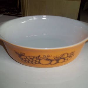 Pyrex 043 1 1/2 Quart ,Old Orchard AKA Fruit Casserole/Serving Dish  for Baking