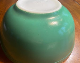 403 Green Primary Pyrex Nesting Mixing Bowl 2.5Quart See Discription