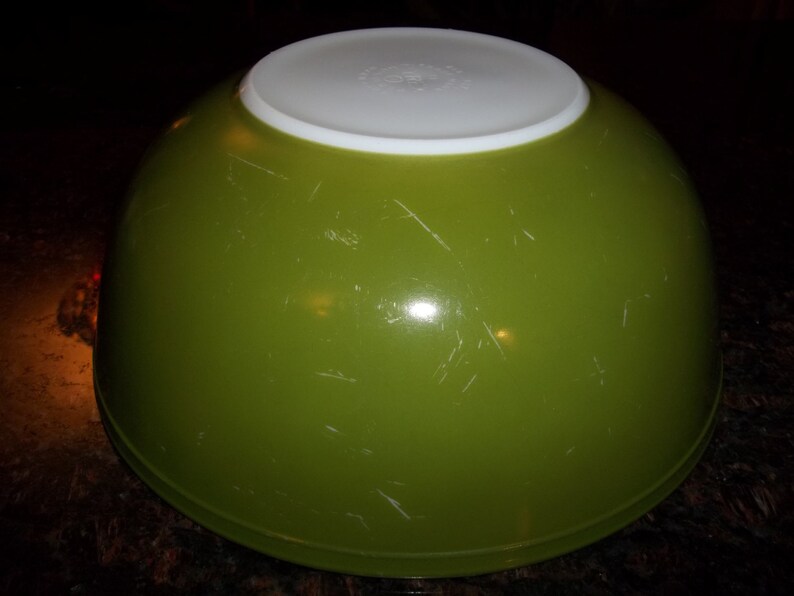 Green Pyrex#404 Large  Nesting  Mixing Bowl 4 Quart Verde