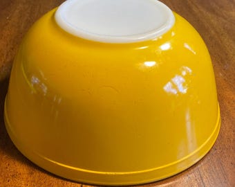 Pyrex#402 Yellow Nesting  Mixing Bowl 1 1/2 Quart