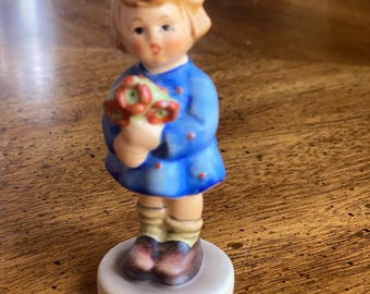 Hummel #239 Girl with Nosegay