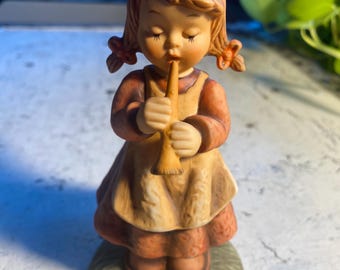 Hummel 1998 Girl with Recorder