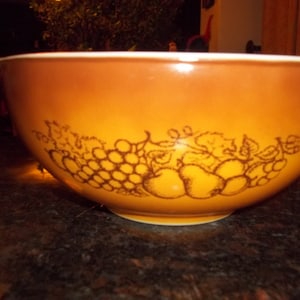 Old Orchard Pyrex#441, Vintage Cinderella  Mixing Bowl