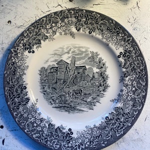 1 Wedgwood Black Morton Hall 10 3/4&quot; DinnerPlate