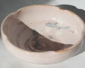 Laxfärgad japansk keramikskål, Mino ware