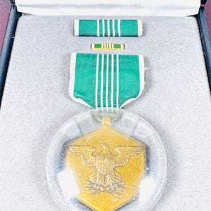 Vintage U.S. Army Commendation Medal w/ Case & Ribbon Bar