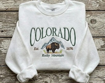 Vintage Colorado Mountain Graphic Hoodie, Embroidered Buffalo Discovery Sweater, Retro Hiking Apparel, Rocky Mountain Nature Lover Gift